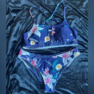 NWOT CUPSHE Women's Low Rise Cutout Criss Cross Bikini Swimsuit Sets